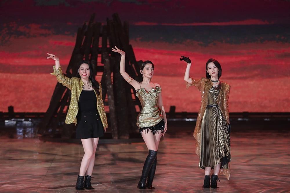 Chi Pu được khen khi đu dây trên sân khấu, tâm sự bị phản ứng khi làm ca sĩ-3