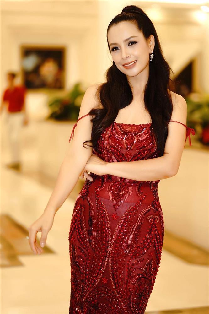 Cựu mẫu Thúy Hằng: Tôi có điều hối hận lớn, mong các cha mẹ dù bận nhưng hãy quan tâm tới con-2