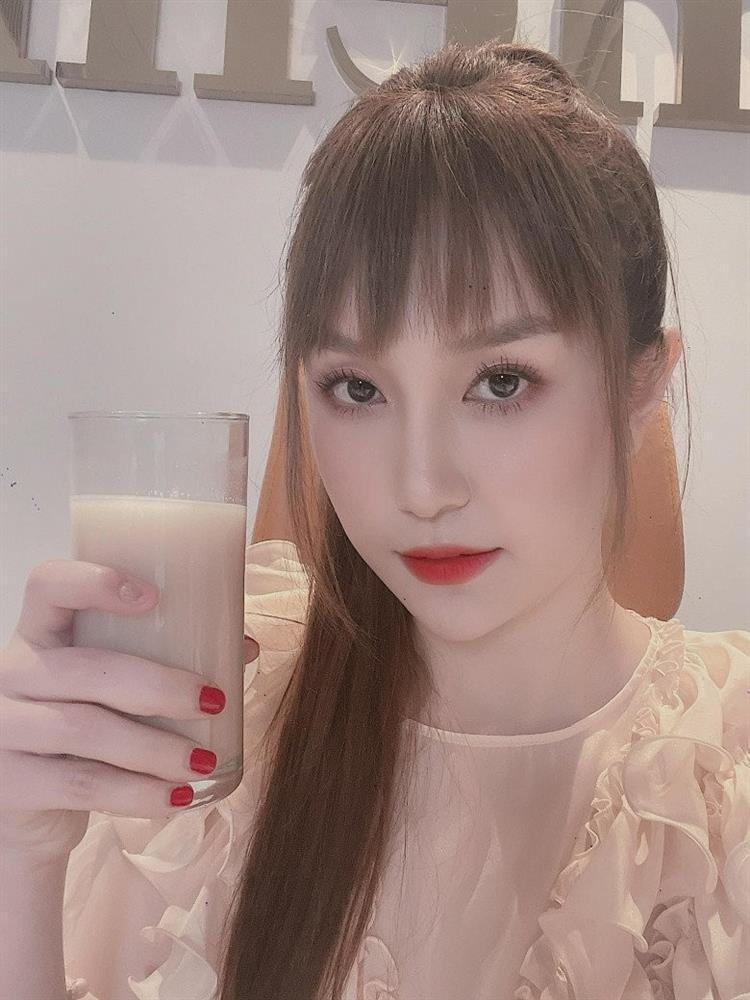 Hương Baby đẻ 3 con vẫn mơn mởn, thay đổi một điểm được khen đẹp như tiên-12