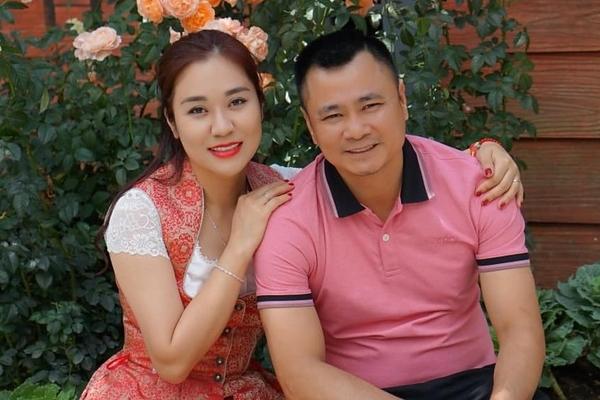 Vợ kém 12 tuổi của Tự Long phản ứng thế nào khi bị nói xấu, đặt điều?-3