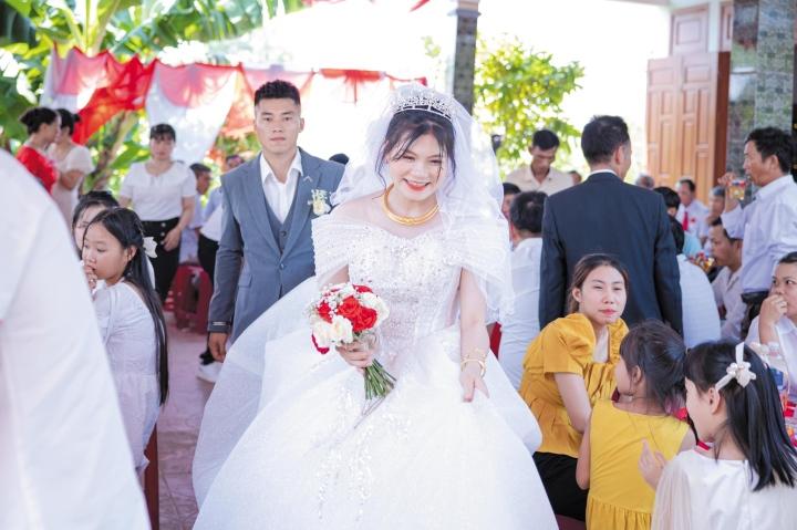 Cựu tiền vệ U23 Việt Nam kết hôn với nữ tuyển thủ xinh đẹp-1