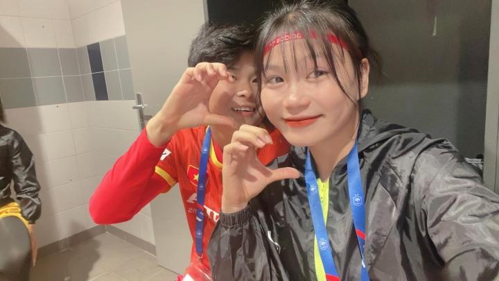 Cựu tiền vệ U23 Việt Nam kết hôn với nữ tuyển thủ xinh đẹp-2