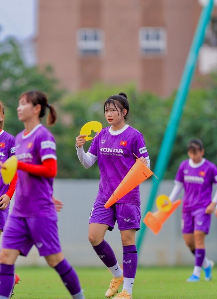 Cựu tiền vệ U23 Việt Nam kết hôn với nữ tuyển thủ xinh đẹp-3