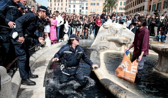 Nước tại kênh đào Venice thơ mộng đột ngột đổi màu xanh lục, nguyên nhân là gì?-3