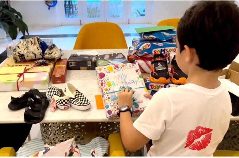 Thu Minh hiếm hoi khoe ảnh quý tử lai Tây bên núi quà sinh nhật-1