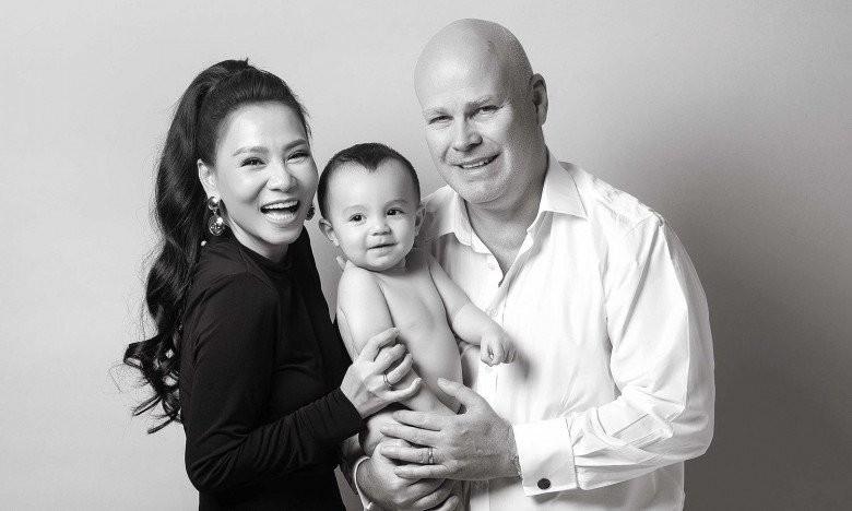 Thu Minh hiếm hoi khoe ảnh quý tử lai Tây bên núi quà sinh nhật-6