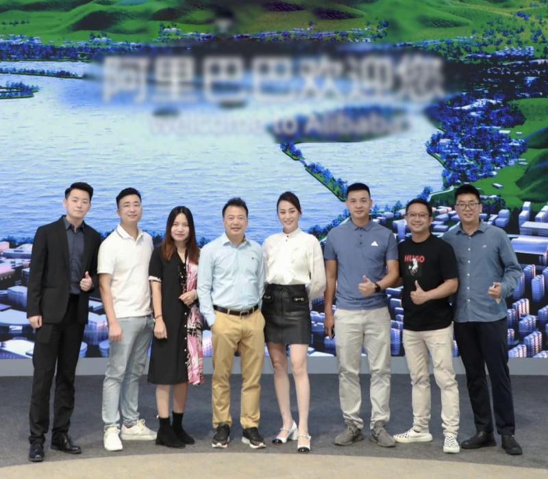 Dự tiệc cùng Shark Bình, Phương Oanh được khen ra dáng phu nhân chủ tịch-6