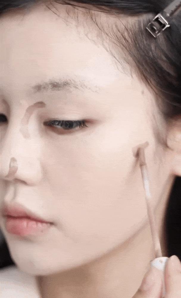 Học tỷ tỷ Cbiz đánh khối mặt thanh thoát, cô gái nhận giao diện lem luốc như tranh sơn dầu-6