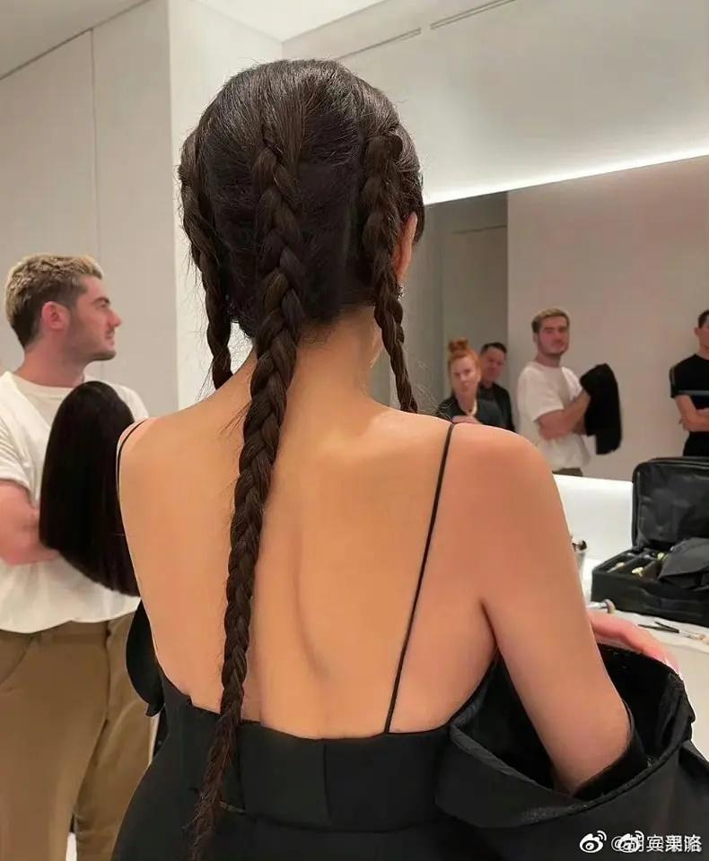 Vera Wang 74 tuổi gây sốt với bóng lưng lẫn body thon thả-1