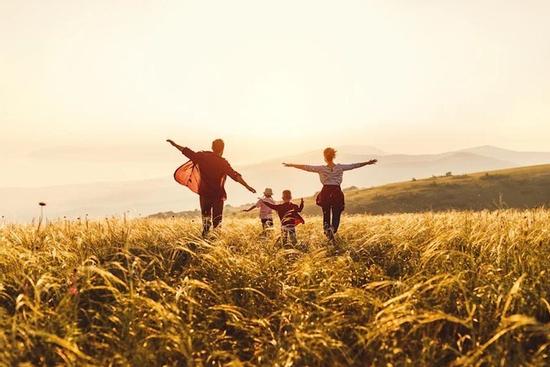 Cha mẹ dạy con chọn bạn đời: Đừng tìm người có nhà có xe, nên chọn 3 kiểu người này