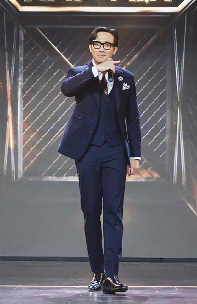 Ngoại hình ngày càng lạ của Trấn Thành qua 3 mùa Rap Việt-1