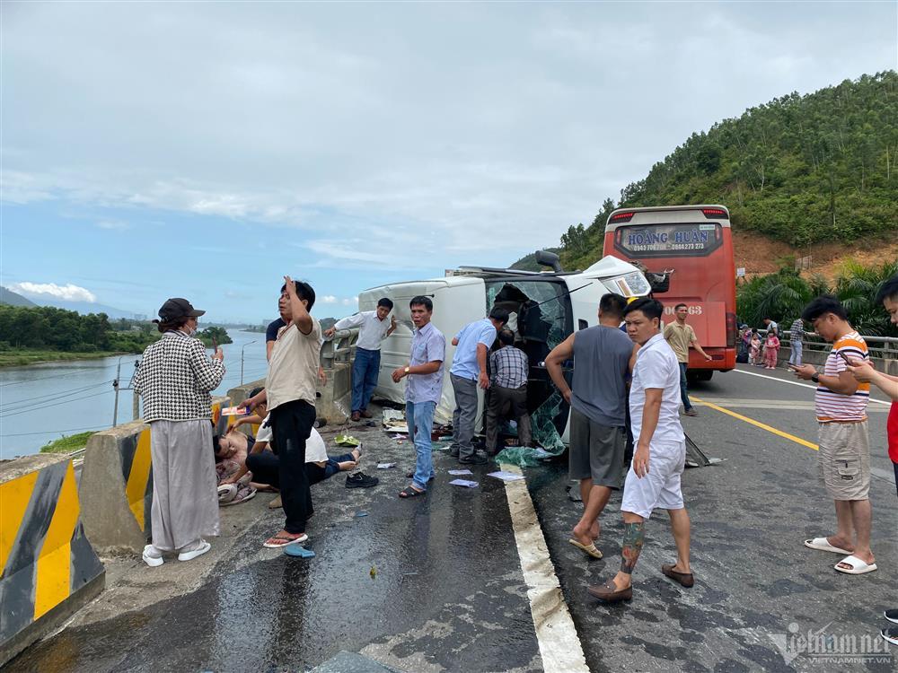 Vụ xe khách tông ô tô 16 chỗ: Cả đoàn gặp nạn khi đi đám cưới đồng nghiệp-3
