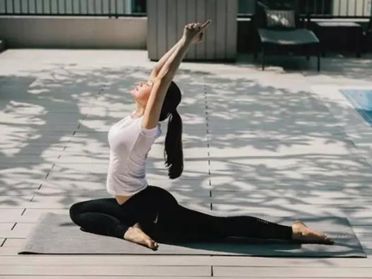 Lan Phương cao 1m6 nhưng body siêu gợi cảm, đứng bên chồng Tây 2m vẫn xứng đôi-4