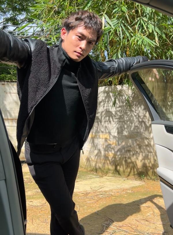 Diễn viên phim mới lên sóng VTV mặc áo rét quay dưới trời 40 độ-5