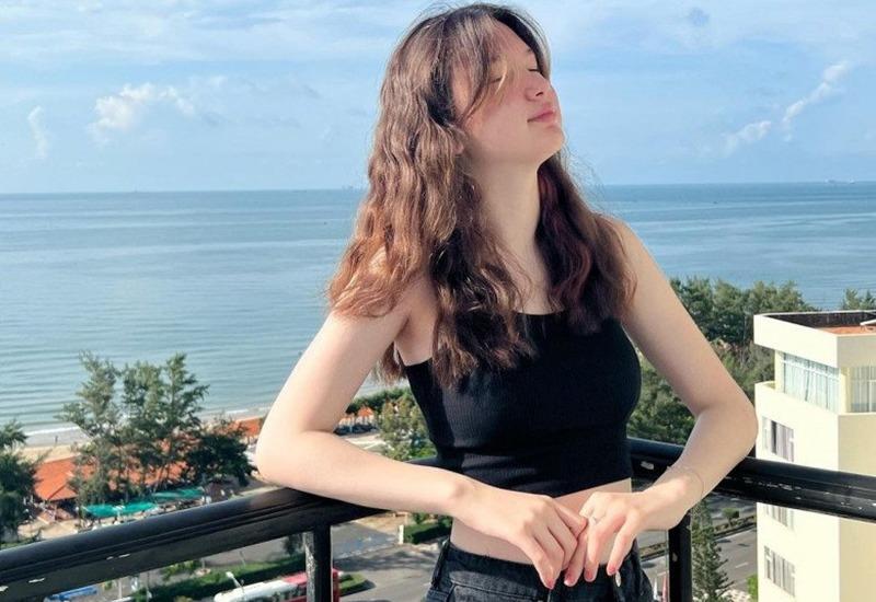 Bé gái được Đặng Văn Lâm tự tay chăm từ nhỏ 15 tuổi cao 1m8, diện áo hở lưng-5