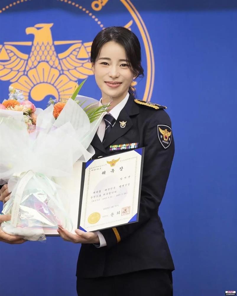 Ác nữ The Glory Lim Ji Yeon được bổ nhiệm làm sĩ quan cảnh sát danh dự-2