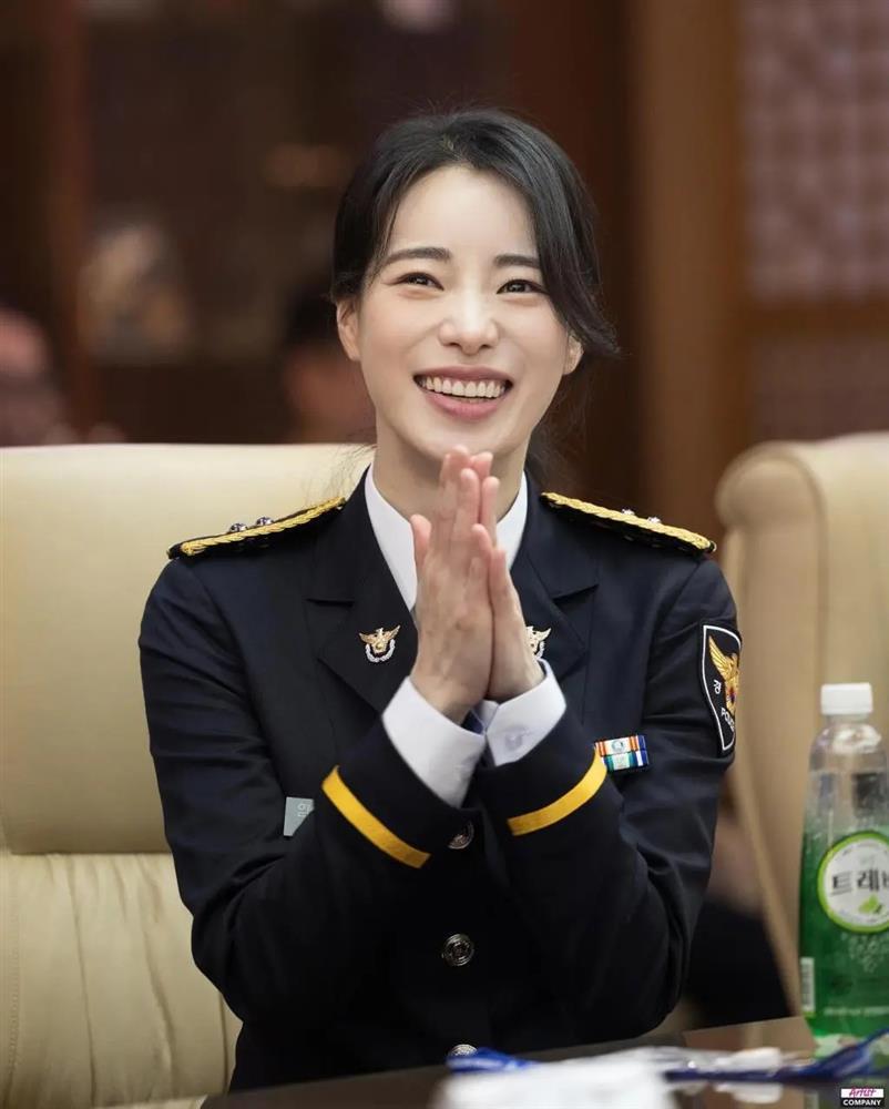 Ác nữ The Glory Lim Ji Yeon được bổ nhiệm làm sĩ quan cảnh sát danh dự-4