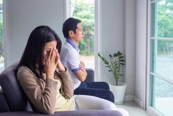 Nửa đêm chồng biến mất, tôi cay đắng chờ anh trước cửa nhà nghỉ