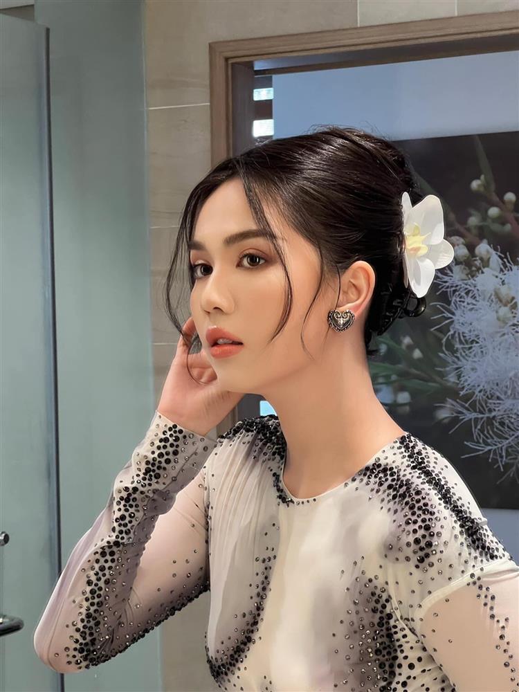 Cùng mặc chiếc đầm ảo ảnh, MC chân dài 1m1 không địch nổi Ngọc Trinh-3