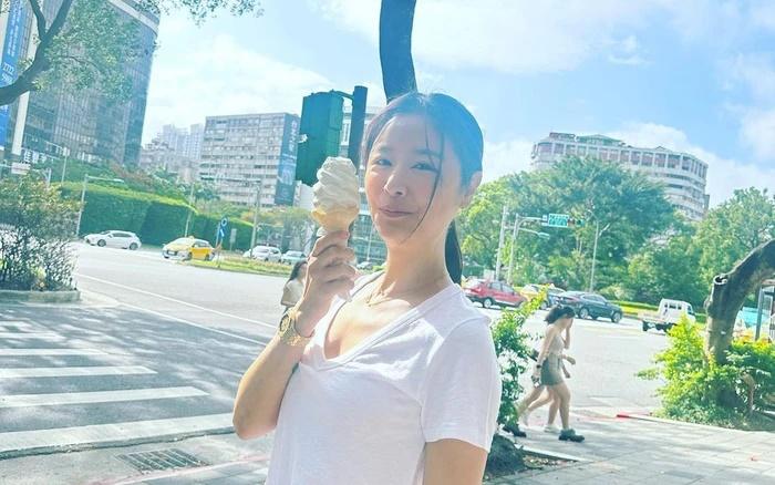 Lâm Tâm Như khoe vẻ ngoài tươi trẻ ở tuổi U50-1