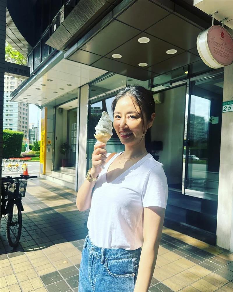 Lâm Tâm Như khoe vẻ ngoài tươi trẻ ở tuổi U50-2