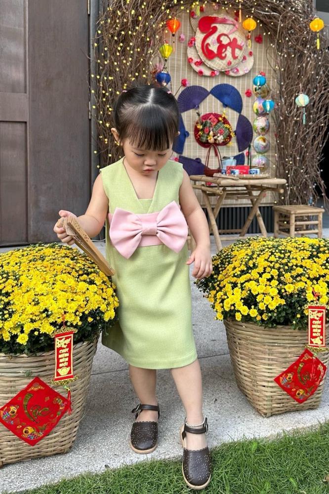 Con gái Cường Đô La - Đàm Thu Trang 2 tuổi đã dát toàn hàng hiệu-5