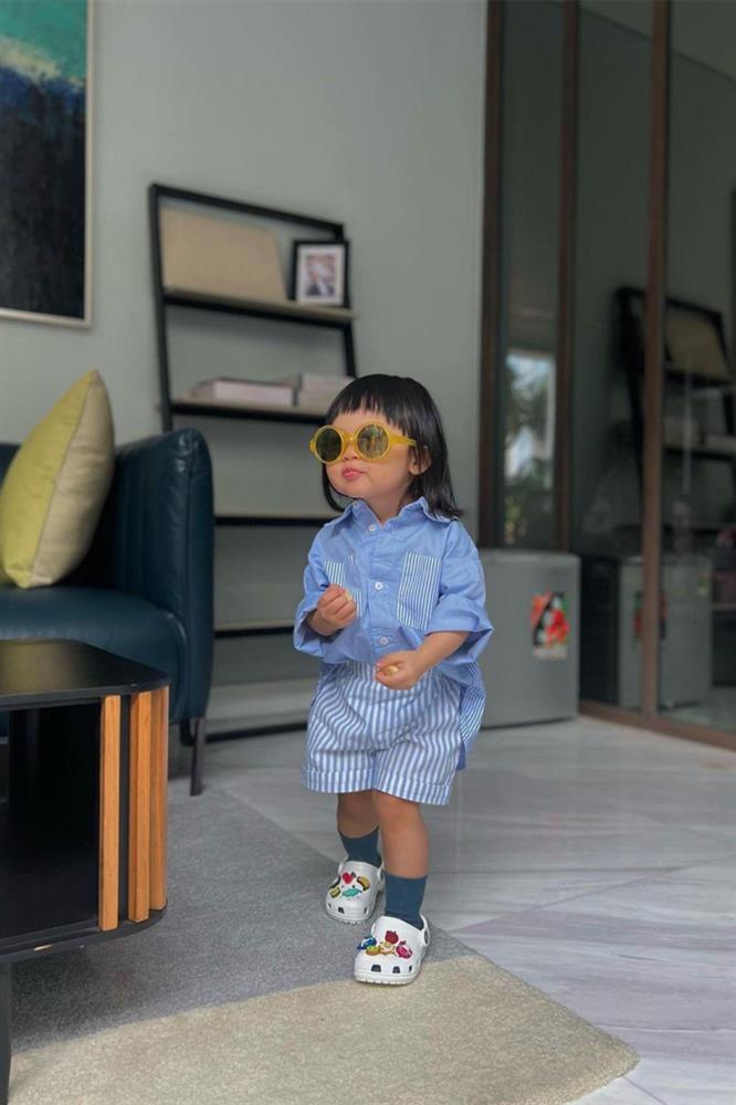 Con gái Cường Đô La - Đàm Thu Trang 2 tuổi đã dát toàn hàng hiệu-7