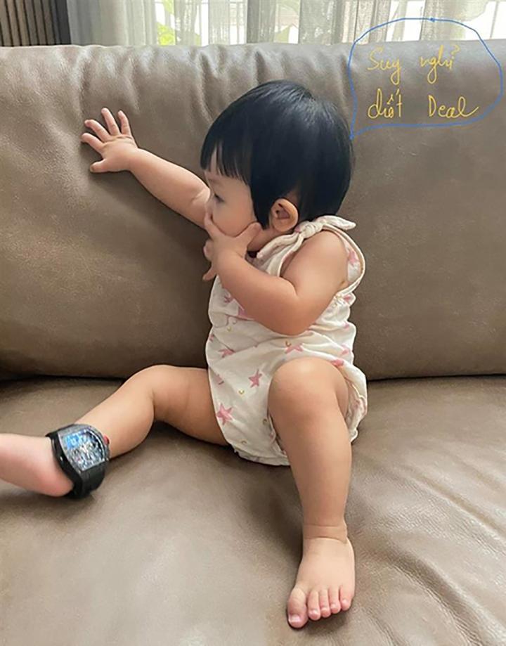 Con gái Cường Đô La - Đàm Thu Trang 2 tuổi đã dát toàn hàng hiệu-18