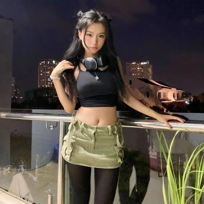 Con gái siêu mẫu Vũ Thu Phương xinh đẹp, quyến rũ ở tuổi 18-3