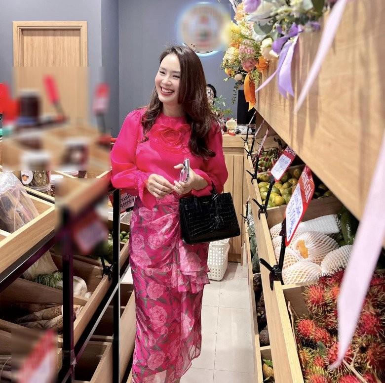 Từ cát xê 50k, Hồng Diễm giờ là nữ hoàng rating VTV vẫn dùng đồ hiệu tiết kiệm-6