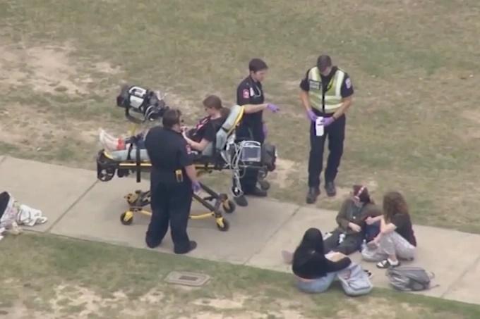 Hai nam sinh nghịch dại đến mức trường phải đóng cửa, bạn học nhập viện-1