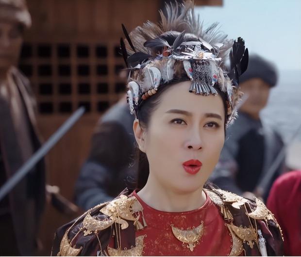 Sao nữ hơn 900 ngày không đóng phim tái xuất trẻ đẹp ở tuổi U50-8