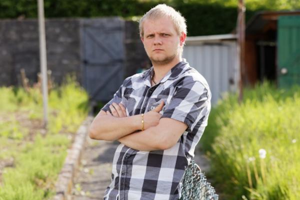 Xứ Wales: Chàng trai đau khổ phát hiện vợ ngoại tình với bố-1