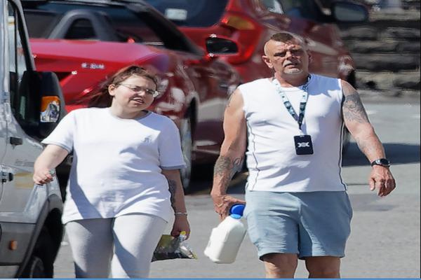 Xứ Wales: Chàng trai đau khổ phát hiện vợ ngoại tình với bố-2