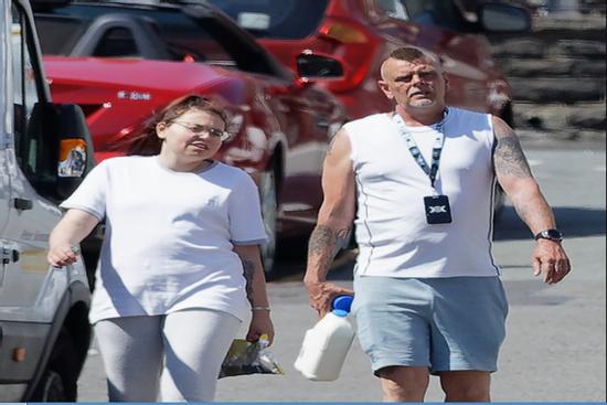 Xứ Wales: Chàng trai đau khổ phát hiện vợ ngoại tình với bố