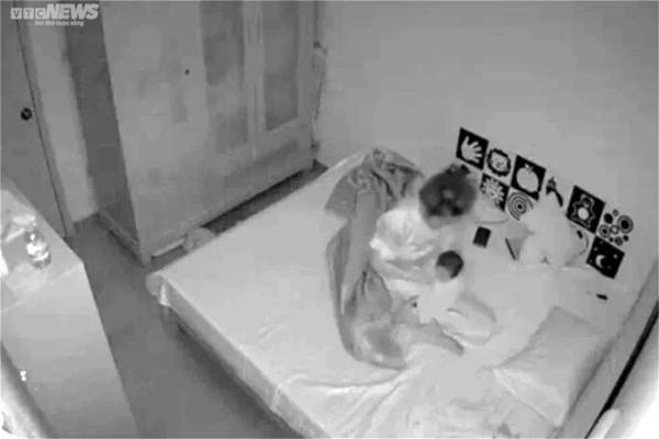 Bé gái 1 tháng tuổi nghi bị bạo hành: Bảo mẫu được trả lương 60 triệu/tháng-2