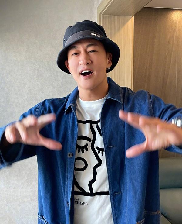 Lương Sơn Bá U50 vẫn trẻ trung bên bạn diễn nữ kém 12 tuổi-15