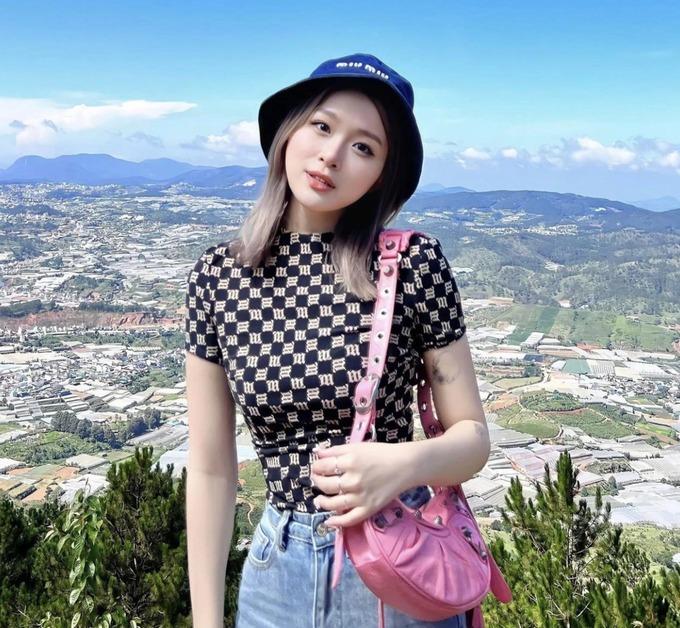 Từ khi du học, rich kid Chao mặc đồ ngày càng hở bạo-1