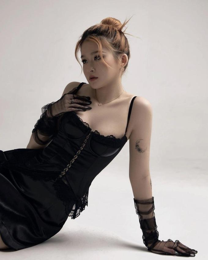 Từ khi du học, rich kid Chao mặc đồ ngày càng hở bạo-6