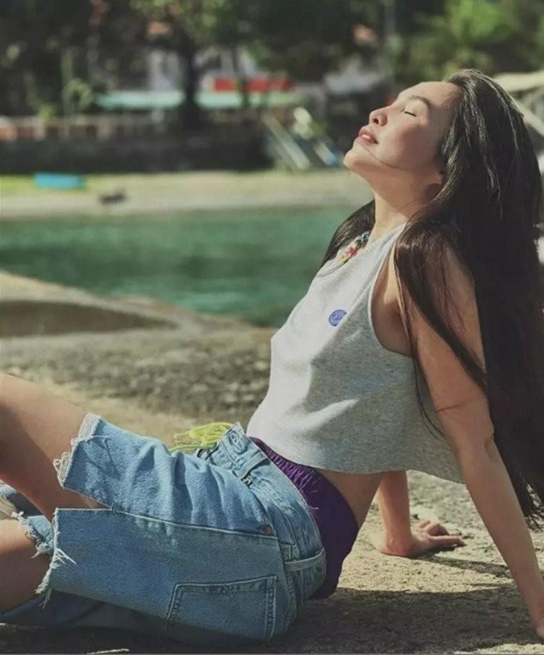 Quen mốt không phòng hộ, U50 Hiền Thục sang Nhật diện áo dài đẹp mê-4