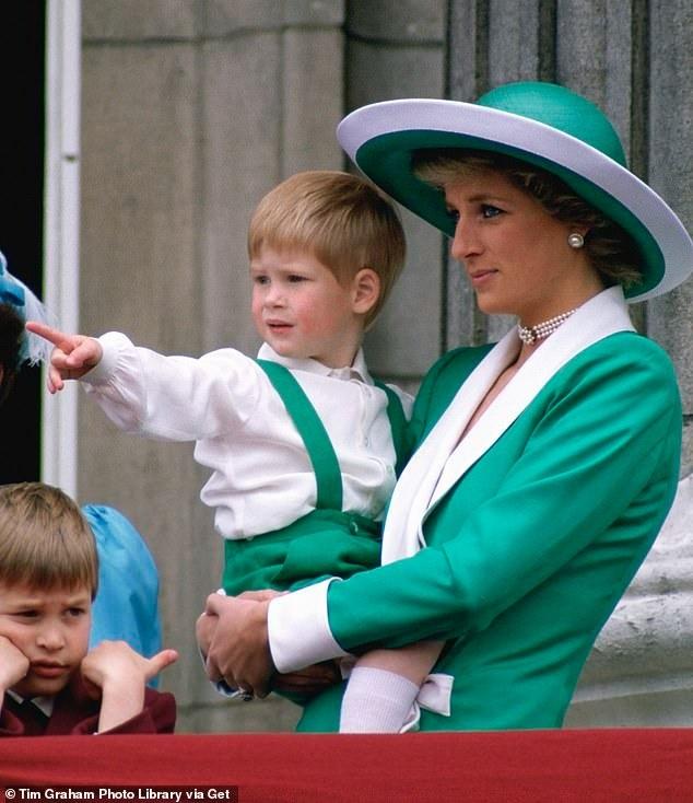 Cách Công nương Diana thể hiện tình yêu với William và Harry-5