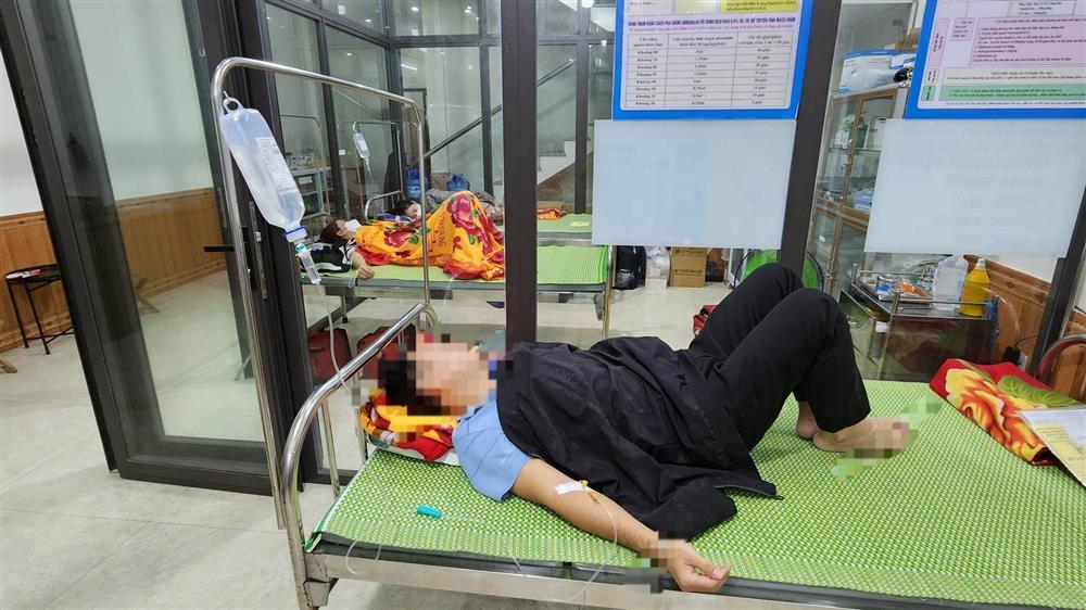 Nấu cỗ cưới cạnh chuồng gà, 48 người bị ngộ độc sau khi ăn-1