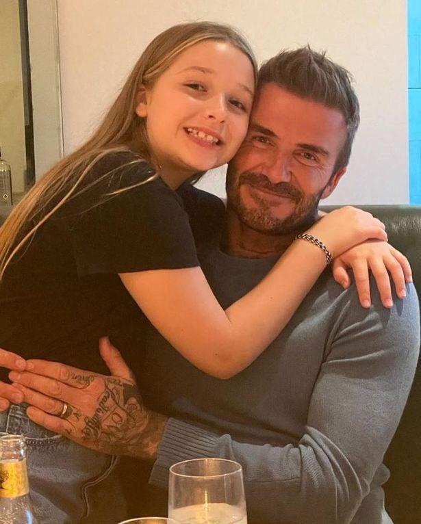 Bị chỉ trích vì hôn chạm môi con gái 11 tuổi, David Beckham đáp trả ai cũng câm nín-7