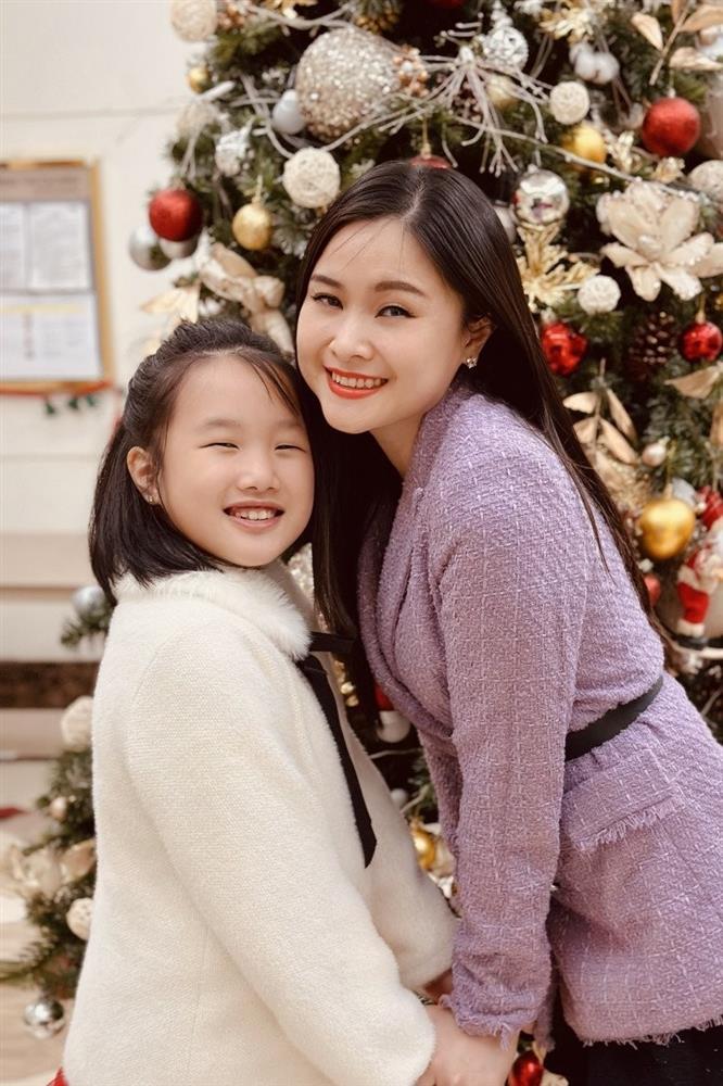 Con gái mắt híp của BTV Tài chính VTV thông thạo 4 ngoại ngữ, ra sách lúc 7 tuổi-5