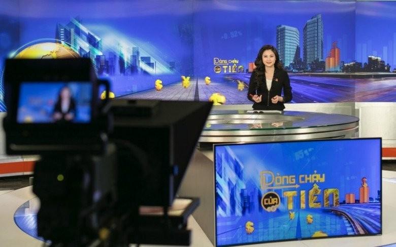 Con gái mắt híp của BTV Tài chính VTV thông thạo 4 ngoại ngữ, ra sách lúc 7 tuổi-2