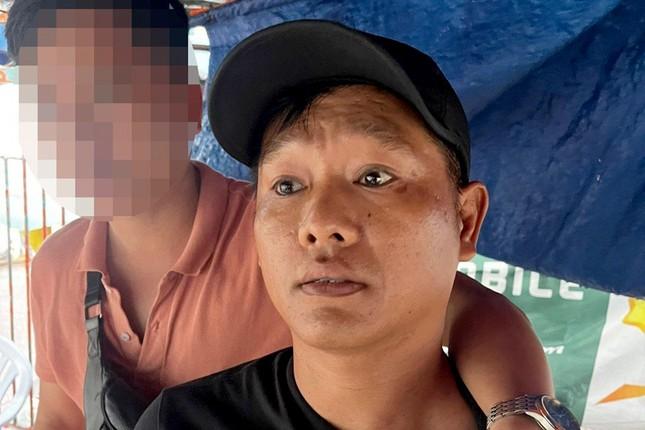 Bắt kẻ giật dây chuyền của người phụ nữ giữa chốn đông người ở TPHCM-1