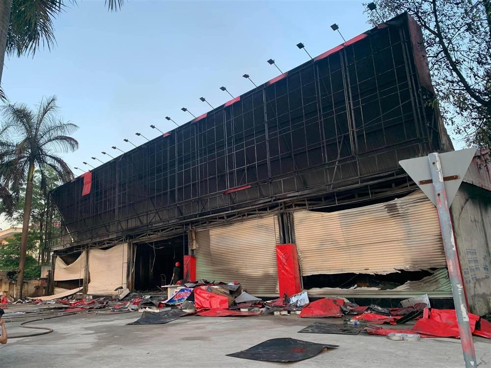 Siêu thị ở Thanh Hóa cháy rụi lúc rạng sáng-2