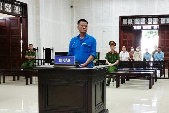 Lĩnh 8 năm tù vì nối điện vào cổng sắt nhà người tình cũ