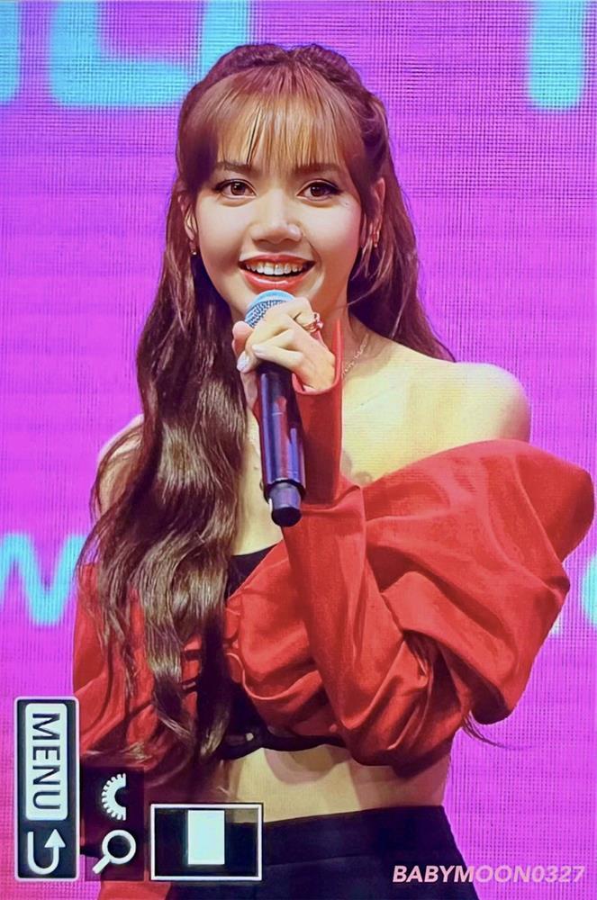 Đẳng cấp Lisa BlackPink phá đồ Công Trí-2