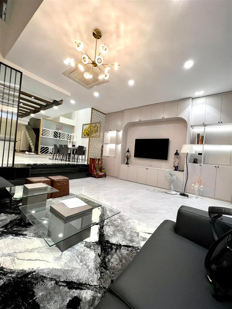 Kết hôn bạn gái kém 17 tuổi, Hồ Quang Hiếu sống trong nhà 23 tỷ đẹp như phim trường-6